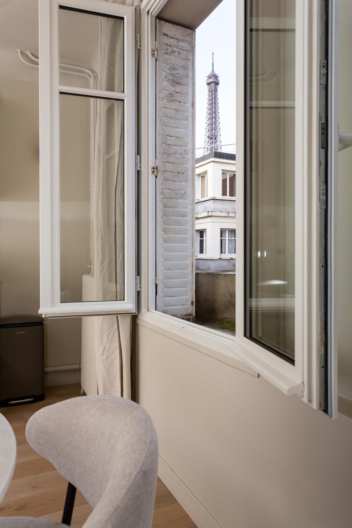 The Carla Suite Eiffel Tower View Paris Exterior foto